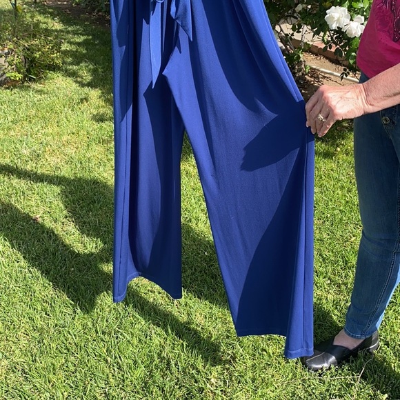 Vince Camuto jumpsuit with great pockets and tie on waist. Zipper in bac… - Picture 8 of 14